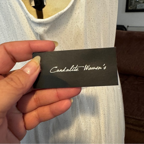 Elegant White Wedding Dress - Picture 6 of 8